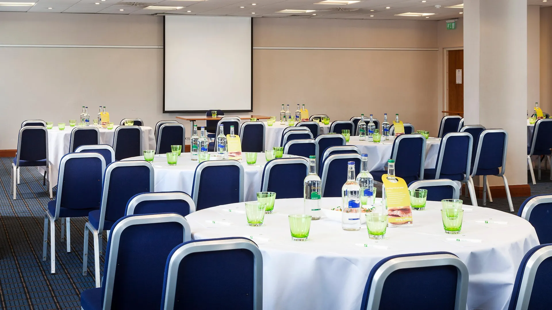 Holiday Inn Cardiff City By Ihg 4*,
