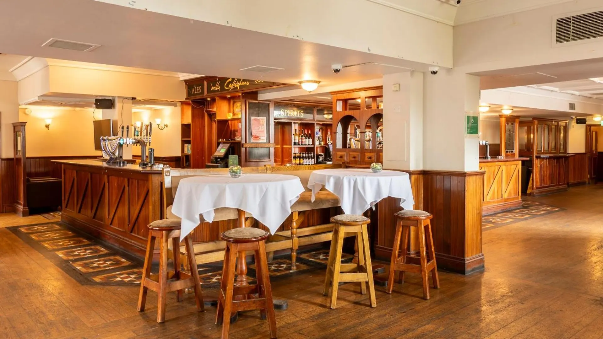 Holiday Inn Cardiff City By Ihg 4*,  United Kingdom