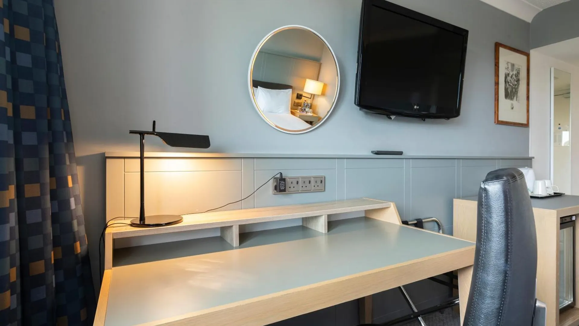 Holiday Inn Cardiff City By Ihg Hotel