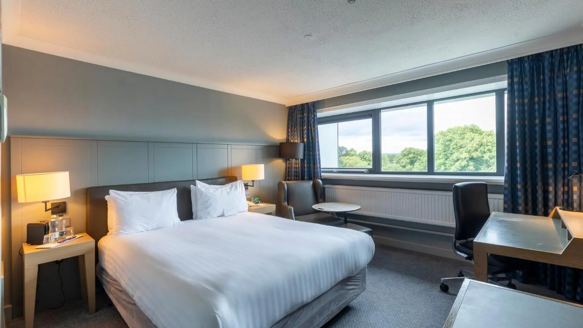Holiday Inn Cardiff City By Ihg Hotel