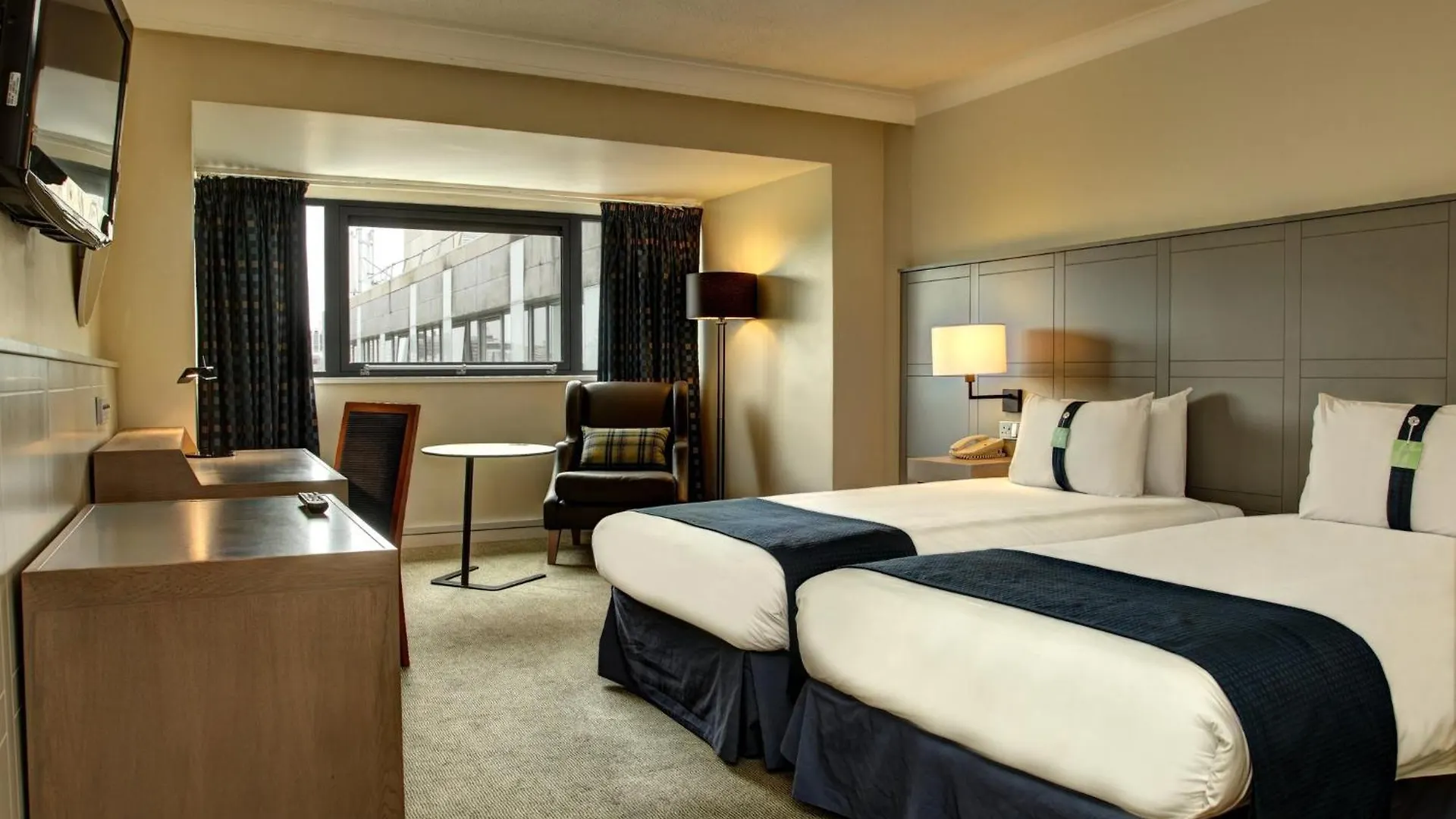 Holiday Inn Cardiff City By Ihg 4*,