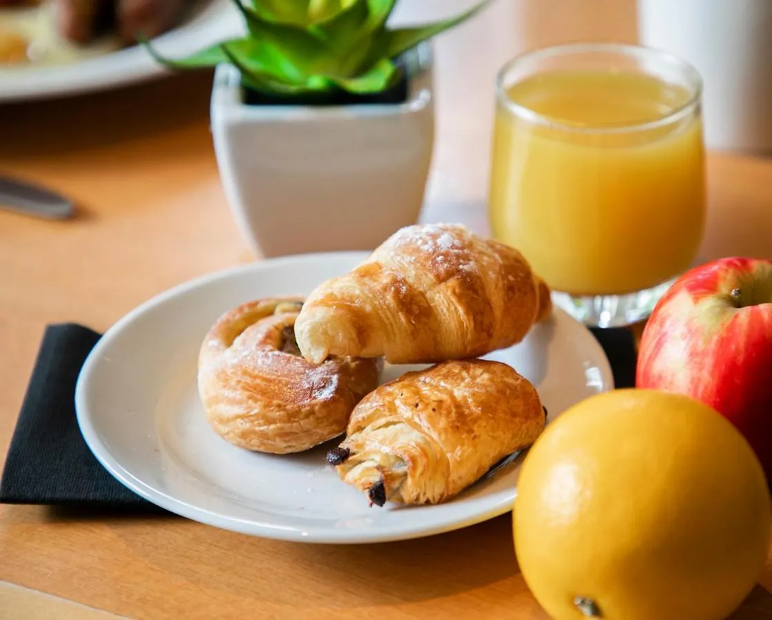 Holiday Inn Cardiff City By Ihg Hotel