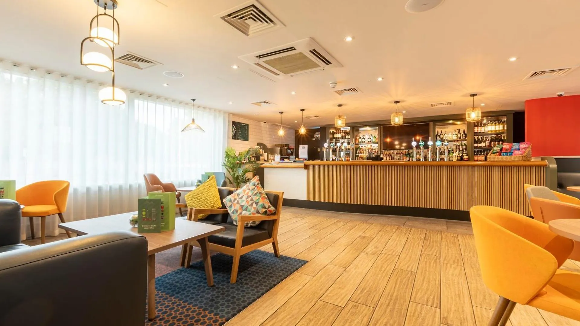 Holiday Inn Cardiff City By Ihg 4*,
