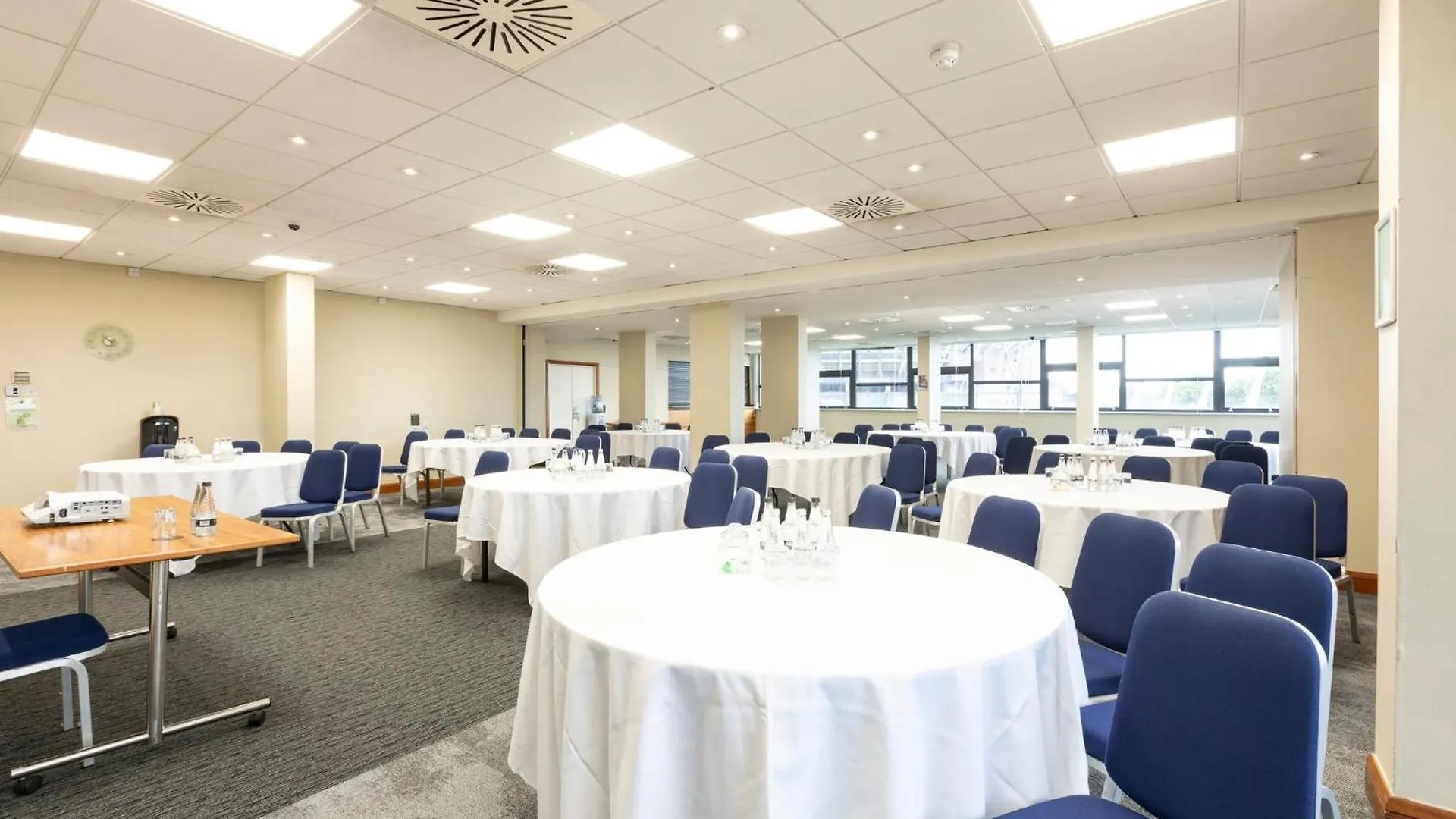 Hotel Holiday Inn Cardiff City By Ihg