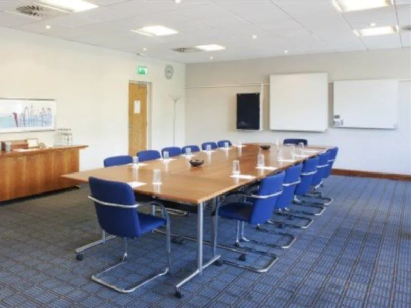 Holiday Inn Cardiff City By Ihg 4*,