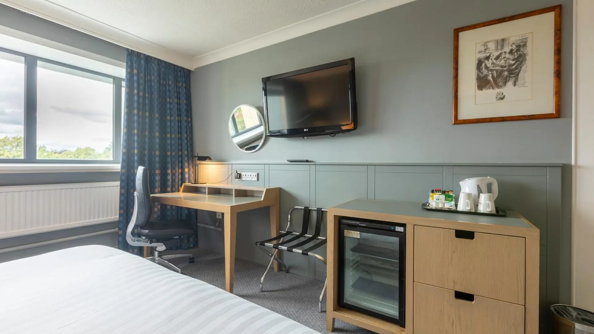Holiday Inn Cardiff City By Ihg 4*,